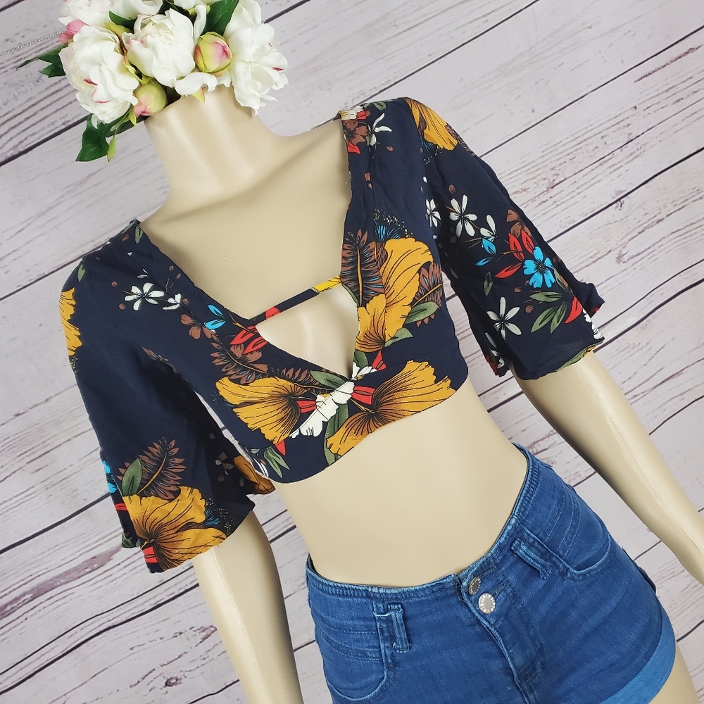 small sexy crop top - Picture 5 of 6